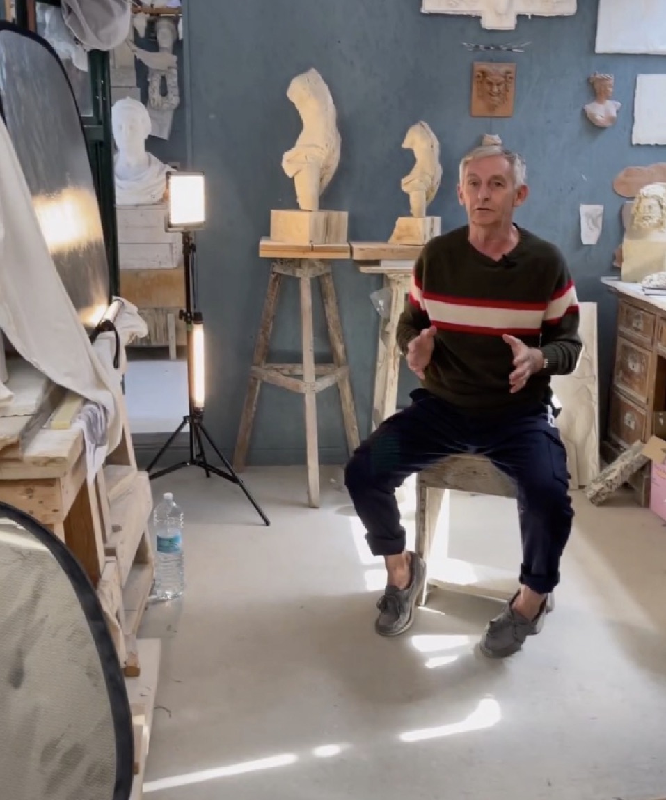 Intervista in un laboratorio di scultura